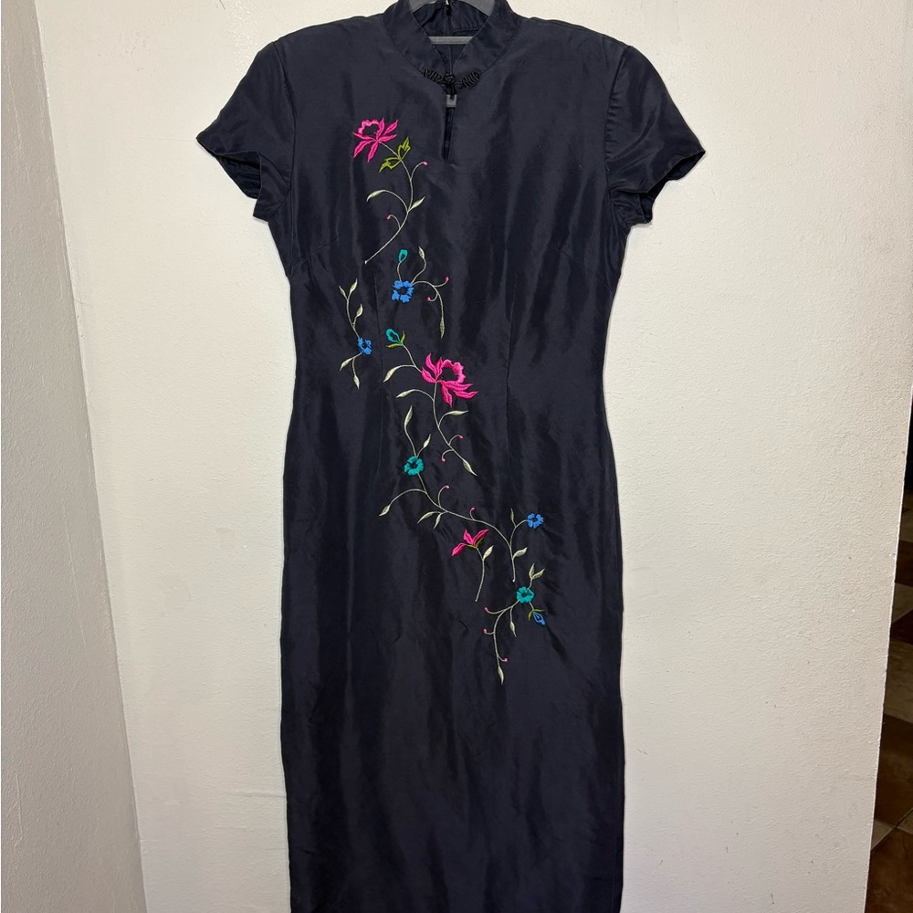 Vintage DAvid Warren Black Silk Midi Dress with Floral Embroidery Size 6